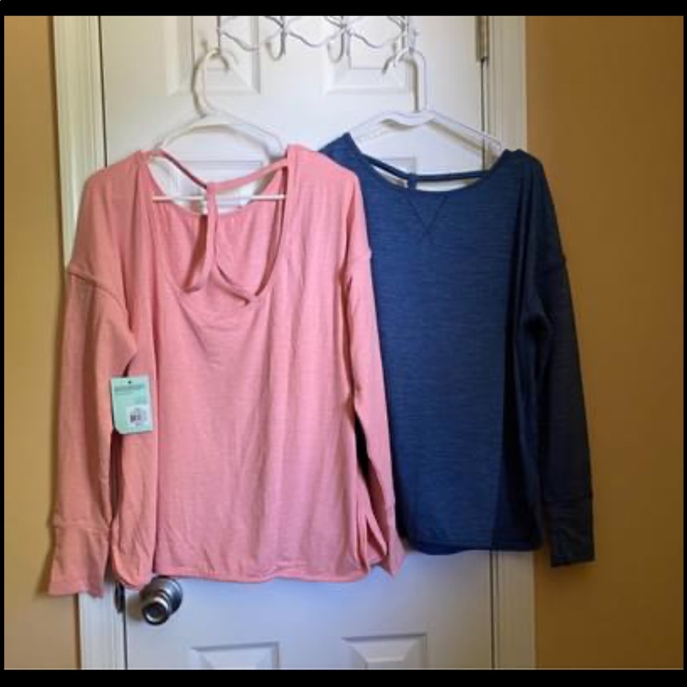 2 DSG Women’s XL scoop back workout shirts